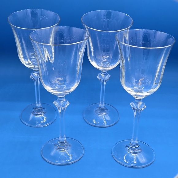 Oneida Fedora Pattern Stemware Set of 4 Clear Blown Glass 6 oz. Full Capacity - Picture 1 of 8